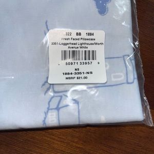 TBBC SET 2 Fresh Face Pillowcase Loggerhead Lighthouse/ Worth Avenue White